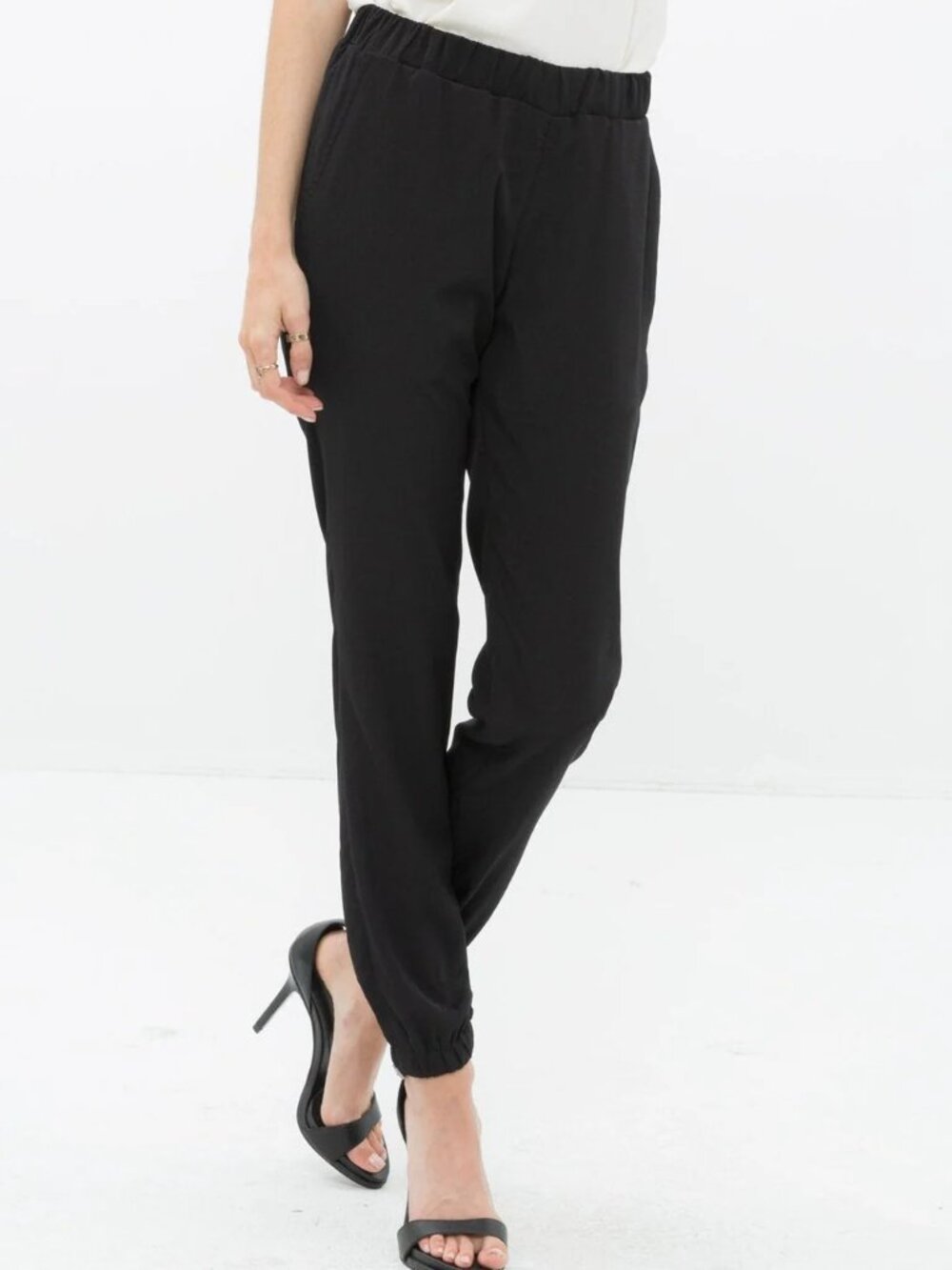 WHBM Black Dress Pants Pegged Scalloped Ankle Tapered Sz 4 Flat front Mid rise